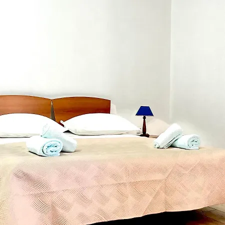 Conte Cikarini Apartamento Primošten