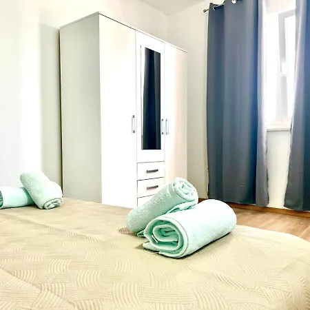 Conte Cikarini Apartamento Primošten