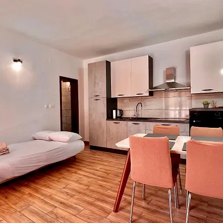 Conte Cikarini شقة