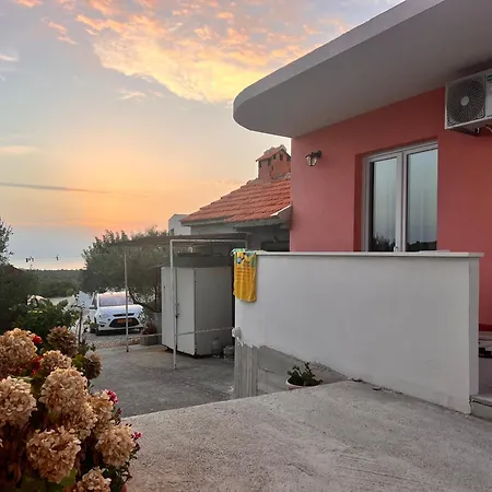 Conte Cikarini Apartamento Primošten