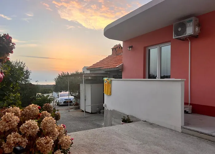 Conte čikarini Daire Primošten